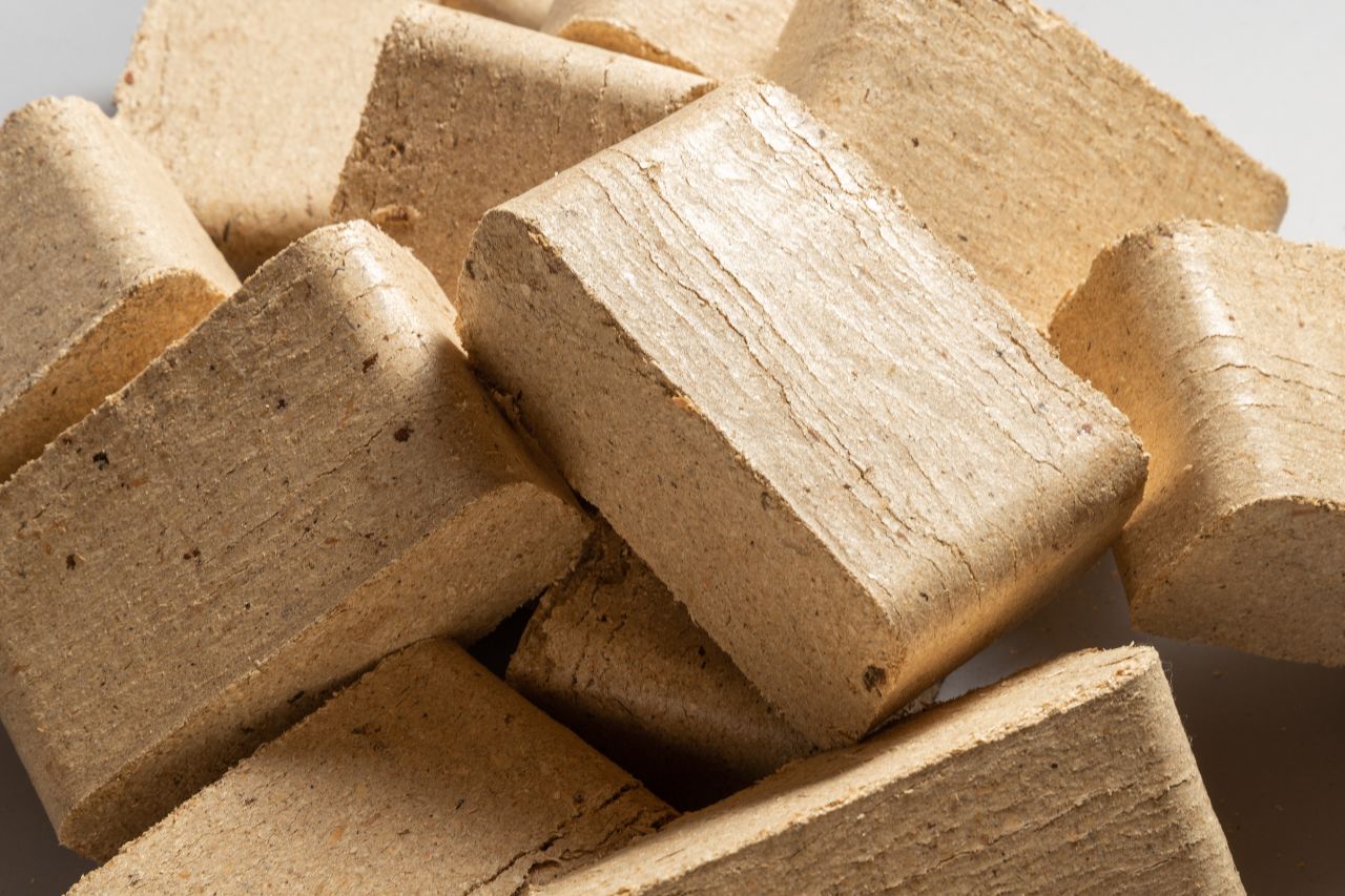 brykiet, brykiet drzewny, zastosowanie brykietu drzewnego, jakość brykietu